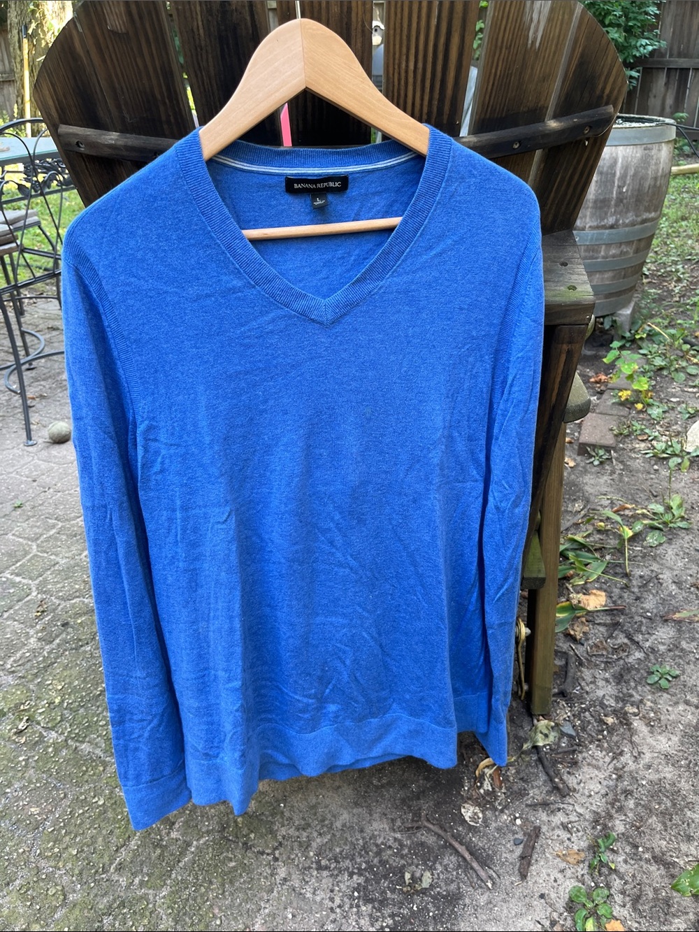 Banana Republic Men's V-Neck Sweater in Blue